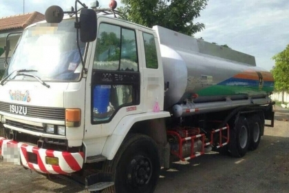 รถอีซูซุ 10 ล้อ ( บรรทุกกากน้ำตาล )  เปลี่ยนเครื่อง 195 แรงม้า.  สนใจติดต่อ  081 - 6079515