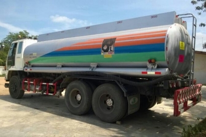 รถอีซูซุ 10 ล้อ ( บรรทุกกากน้ำตาล )  เปลี่ยนเครื่อง 195 แรงม้า.  สนใจติดต่อ  081 - 6079515