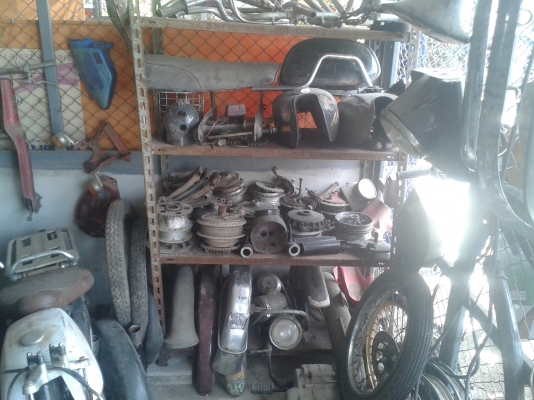 กรุแตก มอไซค์คลาสสิค อะไหล่ ของเก่า ของหายากมากมายโทรสอบถามที่เบอร์ 089-4837075 รุจคลาสสิค