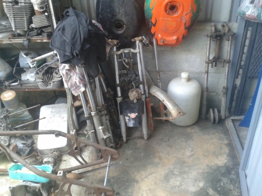 กรุแตก มอไซค์คลาสสิค อะไหล่ ของเก่า ของหายากมากมายโทรสอบถามที่เบอร์ 089-4837075 รุจคลาสสิค