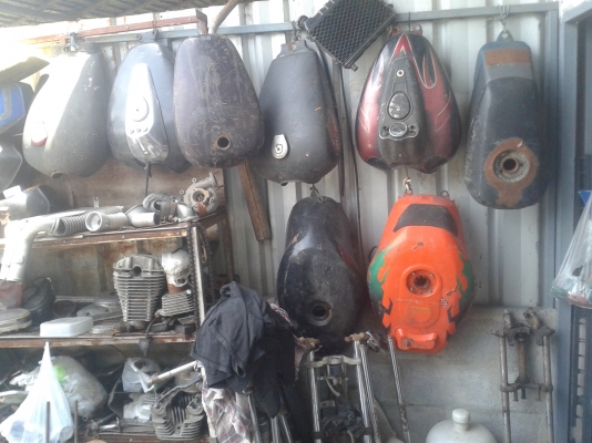 กรุแตก มอไซค์คลาสสิค อะไหล่ ของเก่า ของหายากมากมายโทรสอบถามที่เบอร์ 089-4837075 รุจคลาสสิค