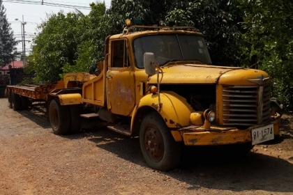 ขายถูกด่วน ราคานี้ถูกมากๆแล้วครับ ขายรถเทรลเลอร์หัวลาก HINO หน้ายาว พร้อมหางโลว์เบสเหล็กหนาสภาพดี ใช้งานได้เลยครับ มีเกียร์สโลว์ มีวิ้นซ์ ไม่มีทะเบียน ราคานี้หาไม่ได้แล้วครับ ต้องการขายด่วนมากครับ  ติดต่อ 0817539527  โจ