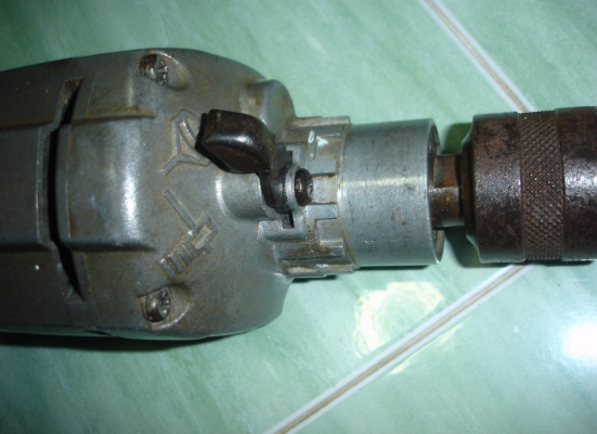 ขายสว่านไฟฟ้าแบบกระแทก ยี่ห้อ makita รุ่น 8416 ขนาด 5/8" 570 วัตต์