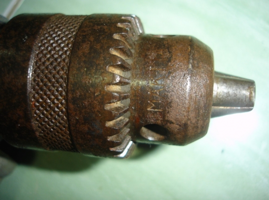 ขายสว่านไฟฟ้าแบบกระแทก ยี่ห้อ makita รุ่น 8416 ขนาด 5/8" 570 วัตต์