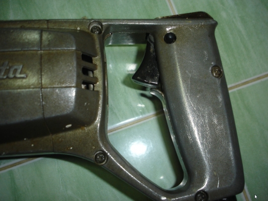 ขายสว่านไฟฟ้าแบบกระแทก ยี่ห้อ makita รุ่น 8416 ขนาด 5/8" 570 วัตต์