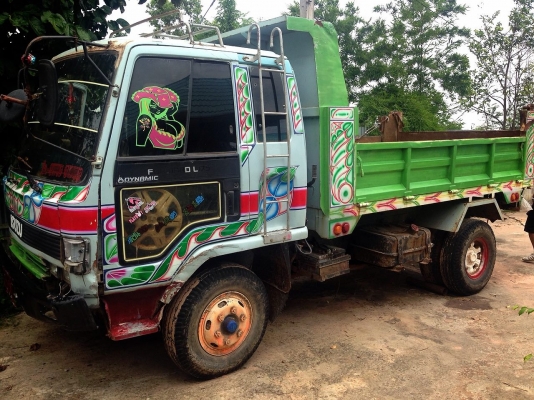 **590,000 บ.ต่อรอง**ขาย6ล้อดั้มดินราคาถูก ISUZU ROCKY FRR12HA 6BG1 175HP เครื่องแน่น แรงดี เกียร์ดีไม่หลุดไม่หอน ช่วงล่างใหญ่ Fหน้า-หลัง คัสซีดี เสริมซับบน-ล่างแล้ว กระบะดั้มเหล็ก5ตัน ยิงหน้าสภาพดี พื้นดีข้างสวย ไม่ผุ ดั้มดี ไม่มียุบ หัวเก๋งดี มีผุหน่อยตร