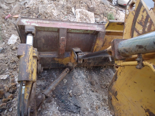 ขายด่วนรถแทรกเตอร์ตีนตะขาบKOMATSUD53-16สภาพดี