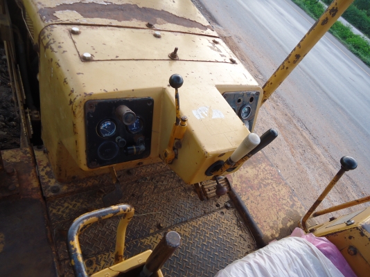 ขายด่วนรถแทรกเตอร์ตีนตะขาบKOMATSUD53-16สภาพดี