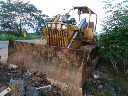 ขายด่วนรถแทรกเตอร์ตีนตะขาบKOMATSUD53-16สภาพดี