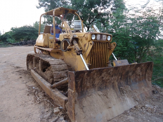 ขายด่วนรถแทรกเตอร์ตีนตะขาบKOMATSUD53-16สภาพดี