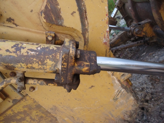 ขายด่วนรถแทรกเตอร์ตีนตะขาบKOMATSUD53-16สภาพดี