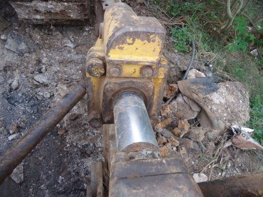 ขายด่วนรถแทรกเตอร์ตีนตะขาบKOMATSUD53-16สภาพดี