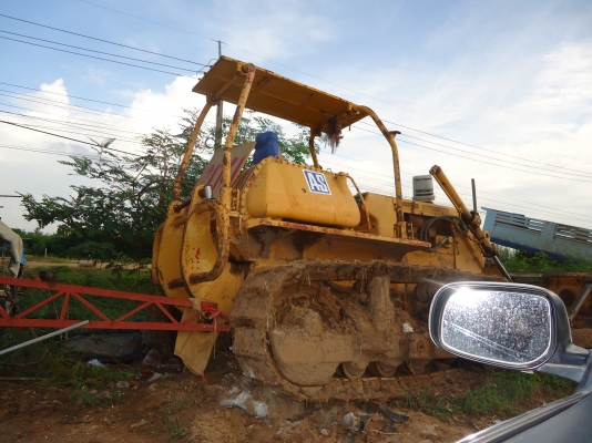 ขายด่วนรถแทรกเตอร์ตีนตะขาบKOMATSUD53-16สภาพดี