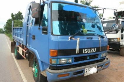 ***ขายแล้วครับขอบคุณ Truck2hand ขาย6ล้อดั้มดินสภาพสวย ISUZU ROCKY FRR 195 6HE1 เครื่องแรงๆ แน่นๆ ไม่เยิ้ม ไม่มีไอ เกียร์ไม่หลุดไม่หอน ช่วงล่างFหน้า-หลัง คัสซีสวยเดิม ไม่ปะไม่ดาม ไม่แตก กระบะดั้มเหล็ก5ตันยิงหน้า 3.60ม.สภาพสวยพื้นดีข้างสวยไม่มีผุ ดั้มไมมียก