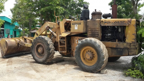 รถตัก KOMATSU JH63 เอวอ่อน แขนยาวพิเศษ ตักใส่ห่างพ่วงคอกสูง ๆ ได้อย่างสบาย ใช้งานดี ลดราคาพิเศษเหลือ 360,000 บาท.