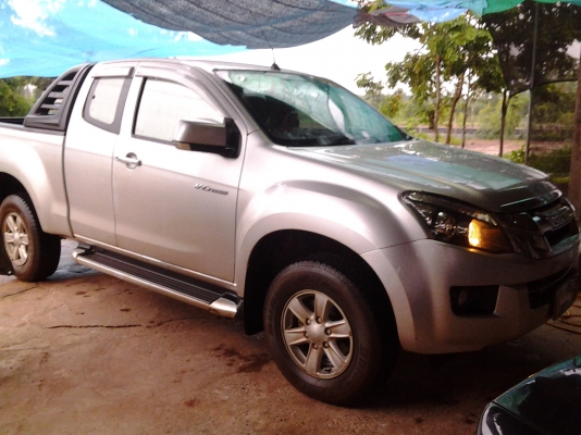ISUZU DMAX 2.5 แคบ 4X4 ปี55 พค วิ่ง 6หมื่นโล มือเดวป้ายแดงเล่มพร้อมโอน ISUZU DMAX 2.5 แคบ 4X4 ปี55 พค วิ่ง 6หมื่นโล มือเดวป้ายแดงเล่มพร้อมโอน