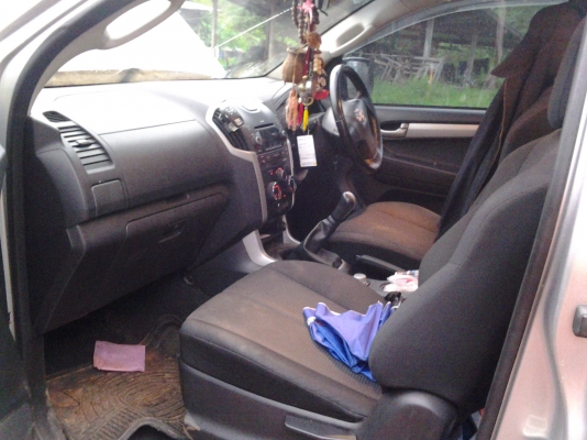 ISUZU DMAX 2.5 แคบ 4X4 ปี55 พค วิ่ง 6หมื่นโล มือเดวป้ายแดงเล่มพร้อมโอน ISUZU DMAX 2.5 แคบ 4X4 ปี55 พค วิ่ง 6หมื่นโล มือเดวป้ายแดงเล่มพร้อมโอน