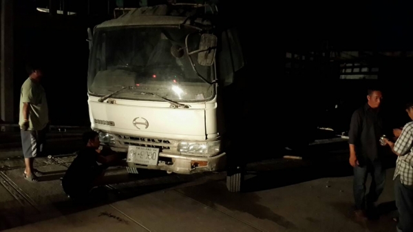 HINO FB4J แคชซีหักหลังหัวเก๋ง เครืองดี กระบะดี ช่วงล่างดี (ไม่ขายเครน)