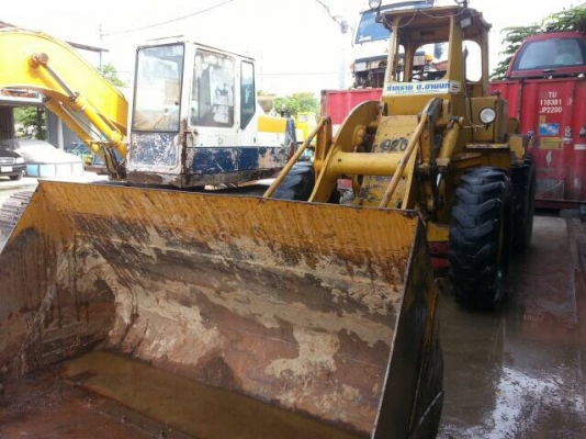 ต้องการขายรถตักCAT 920 ต้องการขายรถตักCAT 920