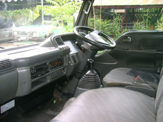 ISUZU NKR 66 E หัวการ์ตูน เครื่อง 4HF1 มีลิฟท์ท้าย ไม่ติดเวลา