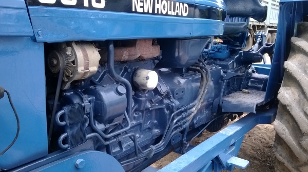 ต้องการขายรถไถ ฟอร์ด  6610 2 เพลา เสื้อลาย