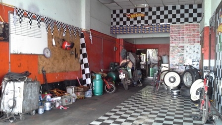 ขาย - เซ้ง อู่ พร้อมอุปกรณ์ ปั๊มลม เครื่องยิงทราย ออฟฟิคพร้อมที่อยู่ ขาย - เซ้ง อู่ พร้อมอุปกรณ์ ปั๊มลม เครื่องยิงทราย ออฟฟิคพร้อมที่อยู่