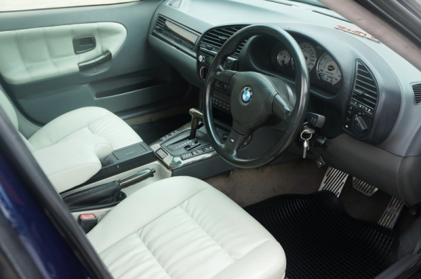 BMW E36 นกแก้ว 325i ปี 1994 ขายเงินสดเท่านั้น ติดแก็ส LPG หัวฉีด ชุดแต่ง M พวงมาลัยพาวเวอร์ กระจกไฟฟ้าใช้งานได้ทุกบาน ล้อMAX แอร์เย็น เครื่องวิ่งดี เกียร์ ช่วงล่างปกติ รถพร้อมใช้งาน