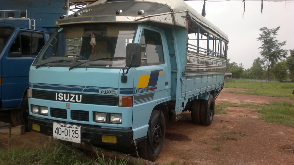 รถรับ-ส่งนักเรียน อีซุซุ NKR 110 แรงม้า