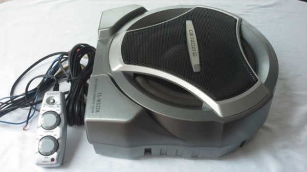 Sub Box Pioneer Carozzeria แบบแอมป์ในตัว วางใต้เบาะนั่ง Sub Box Pioneer Carozzeria แบบแอมป์ในตัว วางใต้เบาะนั่ง