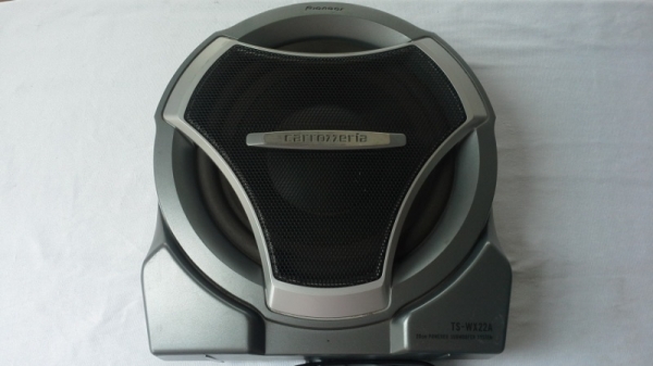 Sub Box Pioneer Carozzeria แบบแอมป์ในตัว วางใต้เบาะนั่ง Sub Box Pioneer Carozzeria แบบแอมป์ในตัว วางใต้เบาะนั่ง