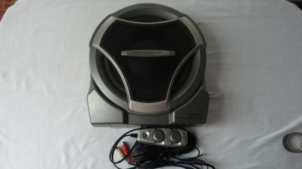 Sub Box Pioneer Carozzeria แบบแอมป์ในตัว วางใต้เบาะนั่ง