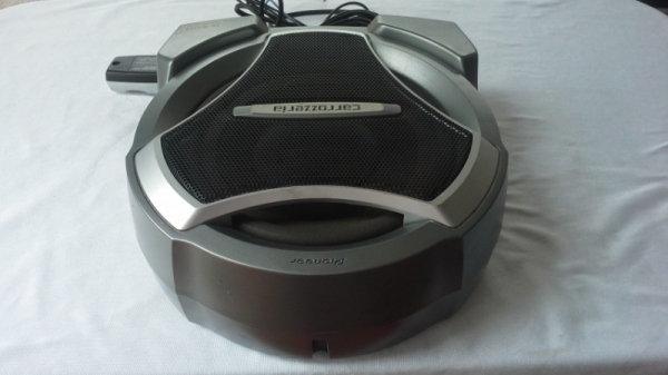 Sub Box Pioneer Carozzeria แบบแอมป์ในตัว วางใต้เบาะนั่ง Sub Box Pioneer Carozzeria แบบแอมป์ในตัว วางใต้เบาะนั่ง