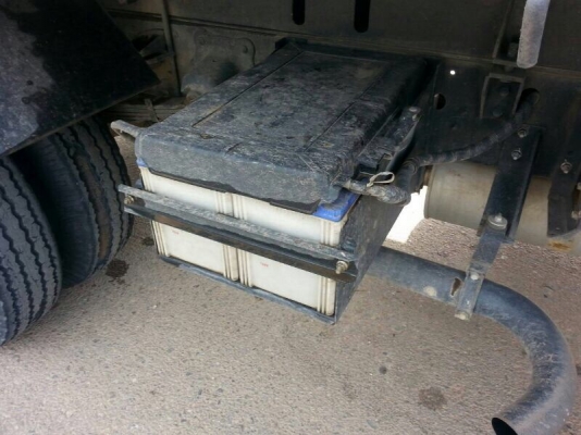 รถฮีโน่ 6 ล้อดั้ม 175 แรงม้า  ปี 56  ( รถวิ่ง 1x,xxx  กม. )  สนใจติดต่อ  081 - 6079515