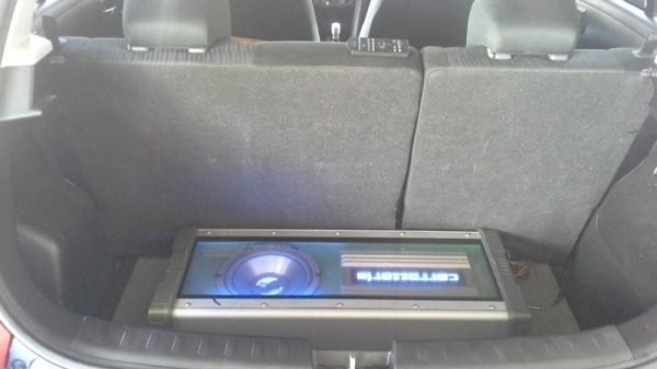 ตู้ Bass Subwoofer ของ Pioneer Carozzeria แบบแอมป์ในตัว