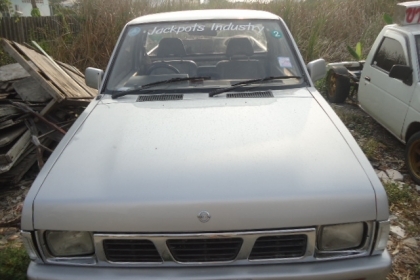 ขายนิสัน 130,000 บาย Tel. 0815711261