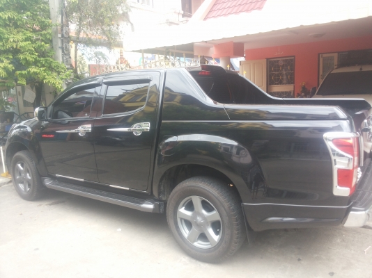 isuzu d-max hi lander x series 4 ประตู สีดำ ปี2013 isuzu d-max hi lander x series 4 ประตู สีดำ ปี2013