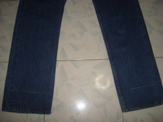 #0096# ยีนส์Levi's 501 ผ้าทราย ของแท้ มือสอง เอว 30นิ้วครึ่ง ยาว 30นิ้วครึ่ง ก้านดำ แป็กเงิน ตะเข็บขึ้นสวย made in usa