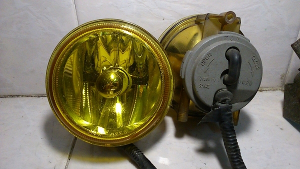 ขายสปอร์ตไลท์สีเหลือง