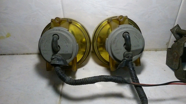 ขายสปอร์ตไลท์สีเหลือง