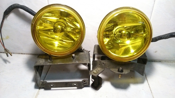 ขายสปอร์ตไลท์สีเหลือง