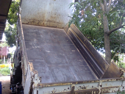 ขายหกล้อดั้มพ์ ISUZU-DECA-210-HP สภาพพร้อมใช้