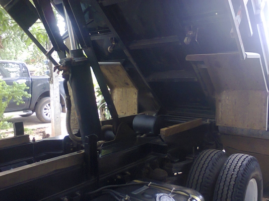 ขายหกล้อดั้มพ์ ISUZU-DECA-210-HP สภาพพร้อมใช้