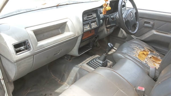 **139,000 บ.ต่อรอง**ขายดราก้อนอายตอนเดียว ราคาถูกๆ ISUZU SPARK EX 2.5 Turbo Dragoneye ปี40/97 เครื่องเดิมเกียร์เดิม เครื่องฟิตมาใหม่ แน่นๆ แรงดีไม่เยิ้ม เกียร์ดีไม่หลุด ไม่หอน ช่วงล่างคัสซีสวยเดิมๆไม่ปะไม่ดาม กระบะดีพื้นดีลอนกระบะยังสวยไม่ผุ หน้า-หลังเดิม