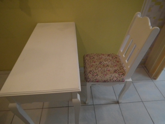 ขายโต๊ะขาสิงพร้อมเก้าอี้กระจกติดผนัง