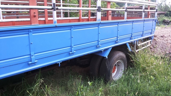 **430,000 บ.ต่อรอง**ขาย6ล้อช่วงยาว ISUZU 115 NPR59P ประกอบ ปี39 เครื่อง 4BD1 115HP แห้งดี แรง ไม่เยิ้ม ช่วงล่าง คานหน้า6น็อต เฟืองท้ายF คัสซีดี ไม่ปะไม่ดาม ไม่บวม กระบะพื้นไม้คอกเหล็ก 5.0ม. สภาพสวย พื้นดี ข้างดีไม่ผุ คอกเหล็กแป็ป แข็งแรง หัวเก๋งสวย ภายในส