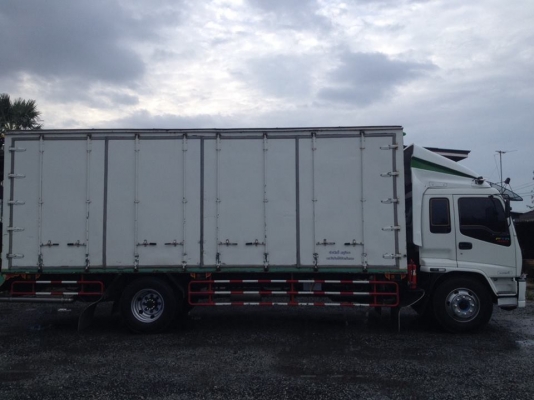 ขายด่วนรถบรรทุกอีซูซุ 6 ล้อ ตู้สิบบาน  พร้อมใช้งาน  ปี  2548