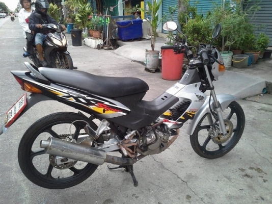 sonic ปี 46 สีเทา ล้อแม็ก รถบ้าน เครื่องเดิมๆ  มีเล่มเอกสารครบ ไม่มีควัน ไม่หลวม