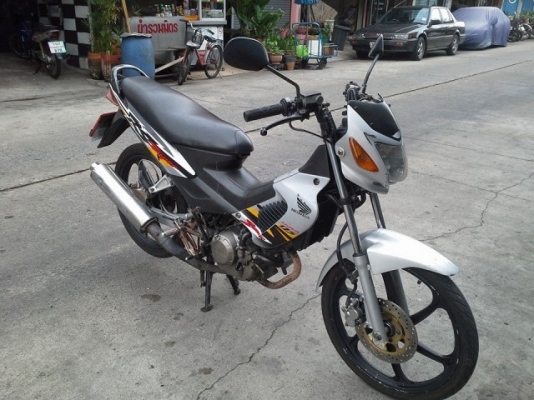 sonic ปี 46 สีเทา ล้อแม็ก รถบ้าน เครื่องเดิมๆ  มีเล่มเอกสารครบ ไม่มีควัน ไม่หลวม