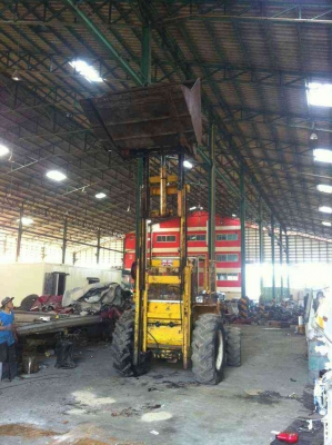 ขายถูก รถโฟคลิฟ 4WD พร้อมเป็นรถตักในตัว ขนาด 7 ตัน เก่านอก. 089-5512032 ขายถูก รถโฟคลิฟ 4WD พร้อมเป็นรถตักในตัว ขนาด 7 ตัน เก่านอก. 089-5512032