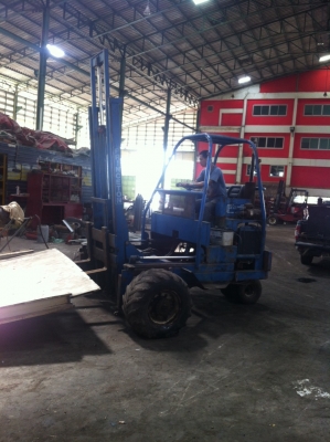 ขายรถโฟคลิฟ 2 ตันครึ่ง คล่องตัว รถยุโรป สามารถเกาะติกรถบรรทุกได้ ยกสูง 4 ม. 089-5512032